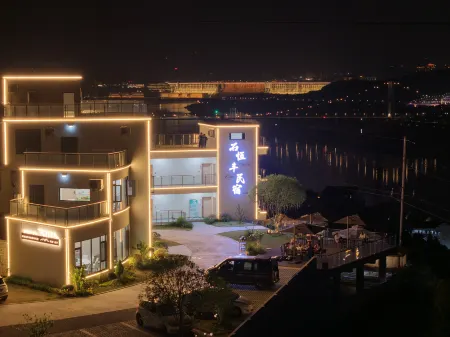 Shihengfeng Homestay (Sanxia Daba Tourist Area) Отели рядом с достопримечательностью «Interception Memorial Garden»