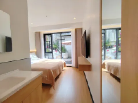 Jingsu Menglan Chunxiao Designer Courtyard Villa (Phoenix Ancient City Range Rover Station Store)