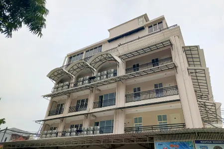 Kyrie Hotel Отели рядом с достопримечательностью «Зоопарк Сурабая»