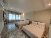 Aob-Oun Homestay Hotell i Khanong Phra