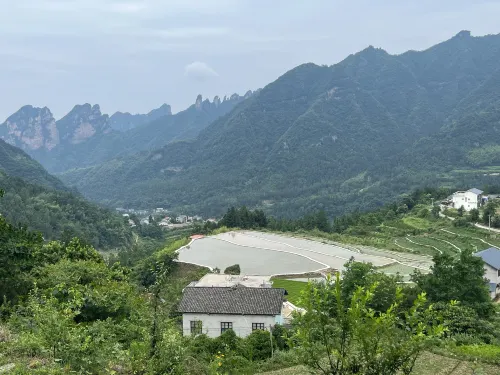 Zhangjiajie Ldyllic Pondside Timber Lodge Near Hotel Photos