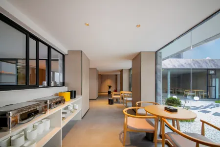 Ziyou Hotel (Qingbaijiang Wanda Plaza) Отели рядом с достопримечательностью «Sichuan Construction Department Televison University Branch (Junior College)»