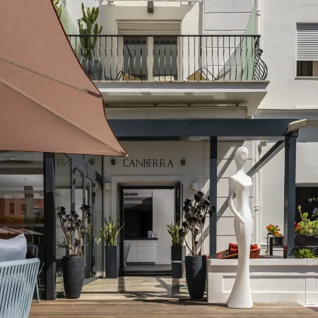 Hotel le Canberra