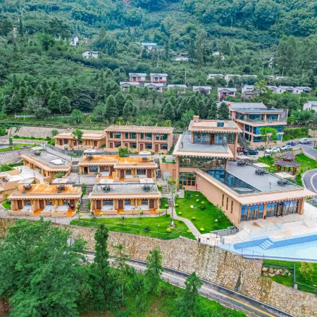 Qinggang Gedao Yunqi Hotel (Yingjing Qinggang Scenic Area)