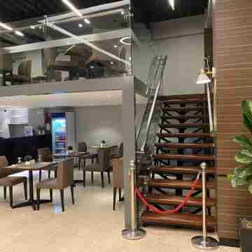 Mango Suites Dining/Meeting Rooms