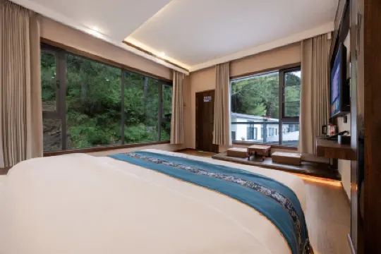 Taohua Shanju High-end Homestay