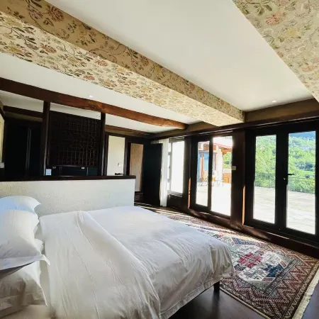 Aru Cang Manor
