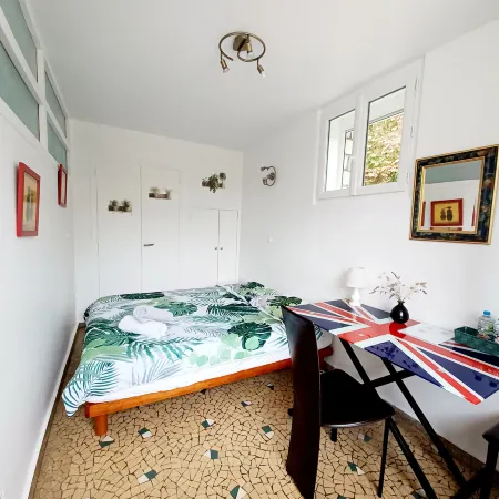 Shared appartement with 3 private rooms terrace garden parking 600m RER B