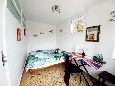 Shared appartement with 3 private rooms terrace garden parking 600m RER B Hotels near Restaurant du Theatre des Gemeaux