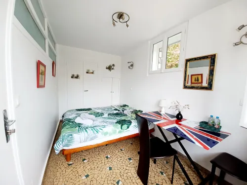 Shared appartement with 3 private rooms terrace garden parking 600m RER B