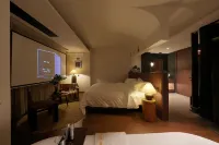 Kangding YeKe Yeke Hotel (Love Song Square) Hotel di Kangding