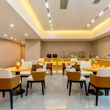 Yanting Jiaji Hotel (Fuhong Shuijing Licheng)