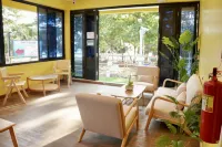 เบดแอนด์บีช โฮสเทล กะรน