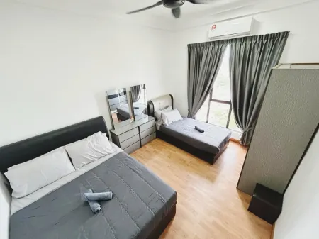 Next to Paradigm Mall Escape JB,3BR, Up to 10 Person, Отели в г. Тебрау