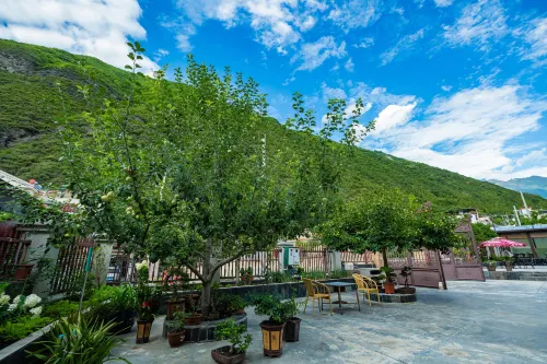 Lixian Snowy Velvet Villa Homestay (Danzha Mugou Branch) - 2 ดาว