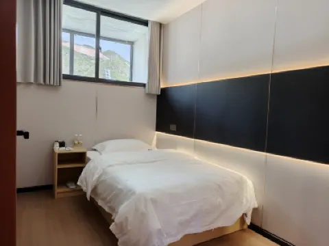 Blues Hotel Hotels in Karuo District