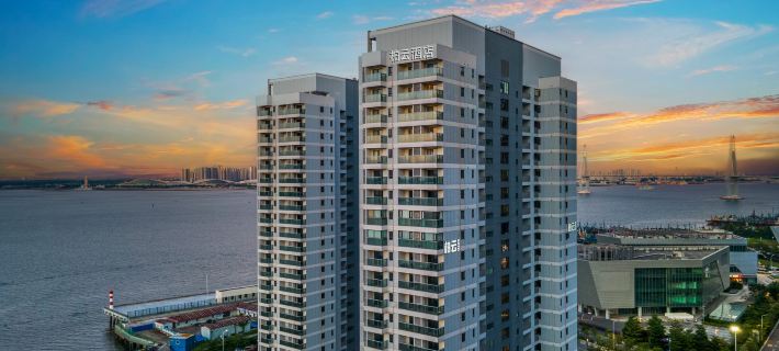 Baiyun Hotel (Zhanjiang Jinshawan Beach Wanda Plaza Branch) Hotels in Zhanjiang