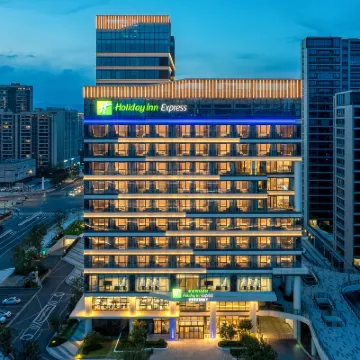 Holiday Inn Express Taizhou Jiaojiang by IHG Hotels near Taizhou Sports Center Stadium