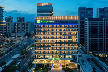 Holiday Inn Express Taizhou Jiaojiang by IHG Отели рядом с достопримечательностью «Baiyun Pavilion»