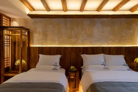 Xiyuan Homestay (Weishan Ancient City) Отели рядом с достопримечательностью «Gongchen Pavilion»