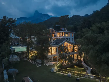 Shuiquan Yingyue Homestay (Huixian Baligou Branch) Отели рядом с достопримечательностью «Jiulian Mountain Scenic Area»