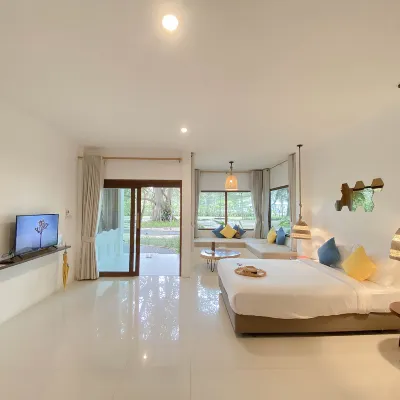 Issara Beach Resort Beachfront Zone Hotels near Wat Suchon (Wat Thap Kham)
