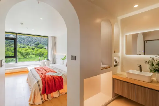 Lugu Zen Views · Enci Retreat (Daluoshui Village)