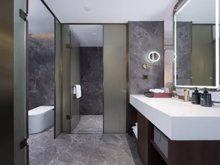 Elong International Hotel (Hengdian World Studios) Отели рядом с достопримечательностью «Palace of Ming and Qing Dynasties Scenic Area»