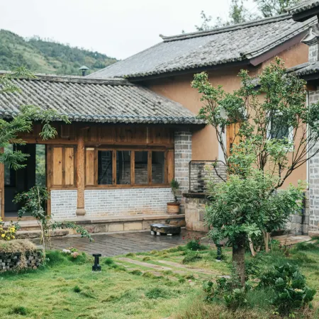 Weishan Fengchuan Tower Wenquan Chinese Inn (Weibaoshan Scenic Area)