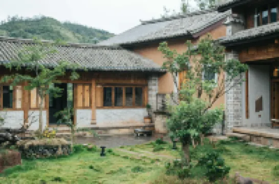 Weishan Fengchuan Tower Wenquan Chinese Inn (Weibaoshan Scenic Area)