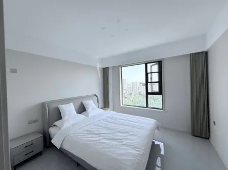 Qiqi Homestay Отели в г. Лонин