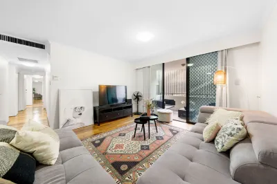 Fantastic 3BR Apt (Parking)/darling harbour-10 min Hotels near TAFE NSW - Ultimo