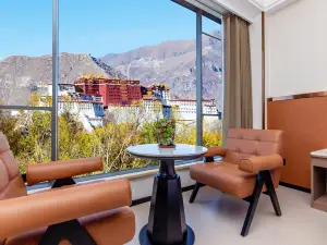Lhasa Dalongcang Hotel (Potala Palace Sun Island)