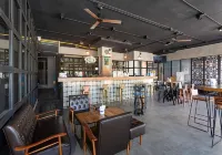 โรงแรมมายาภูเก็ตแอร์พอร์ต - ที่มีบาร์