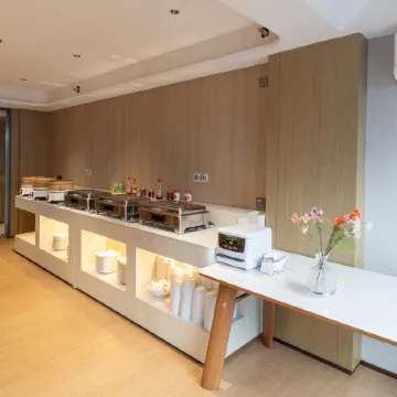 Xilaisheng Holiday Hotel
