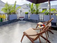 Lindianju (Dianchi Haigeng Dam) Hotels near Yunnan Nationalities Village