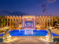 Nanke Lili · The Hideaway · Peacock Royal Garden Resort Hotel (Starlight Night Market) - Jacuzzi
