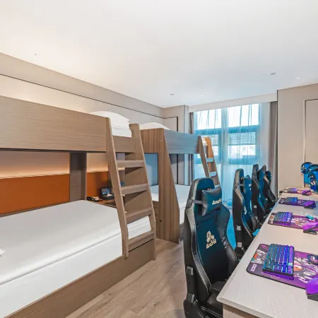 Viana E-sports Apartment (Gongyi Yayu New World)