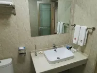 Yuncheng Borna Hotel (Ruitong Automobile Passenger Transport Center Station) - New