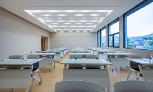 Yalan Grand Hotel (Dukezong Ancient Town Branch)