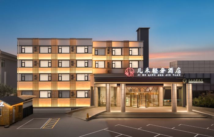 Wee light luxury hotel