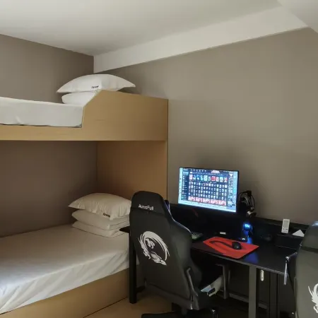 Xinghe E-Sports Hotel (Sanmen New Urban Area Xinhu Park)