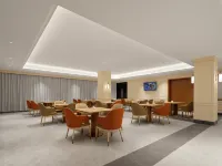 Vienna Hotel (Chengdu Xihua University Honggaolu Subway Station) Hotels near Pidu District