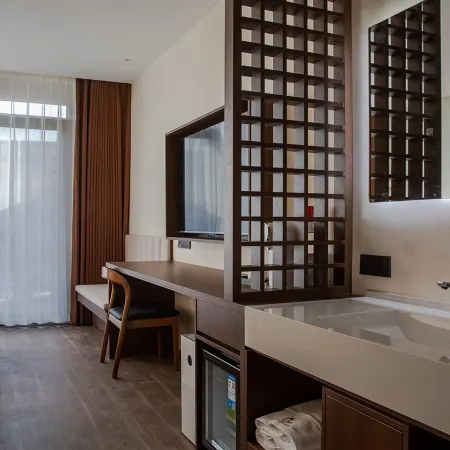 Luming Lake Hotel