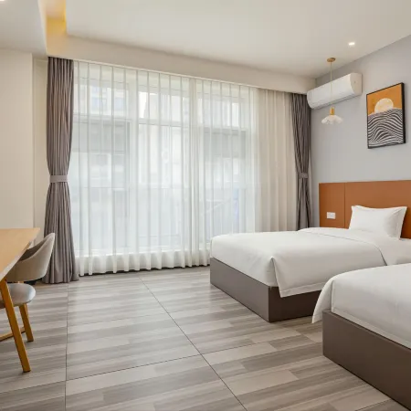 Jinyunqi Hotel (Pujiang Wenmiao Champagne City)