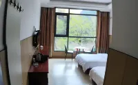 Luren Hostel - parking
