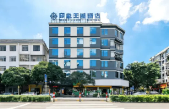 Meet Luck Hotel – West/East Alleys & Elephant Trunk Hill