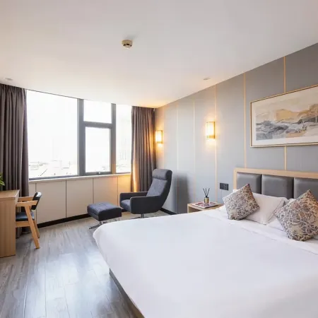 Qingmu Select Hotel (Second Affiliated Hospital of Nanjing Yangtze River Bridge) Отели рядом с достопримечательностью «Йиджианг Тауер»