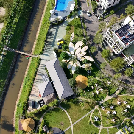 Cami Riverside Resort Da Nang Отели рядом с достопримечательностью «Пляж Nam O»