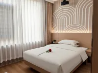 Yuanmou Aishang Hotel (Yuanma Night Market Branch)